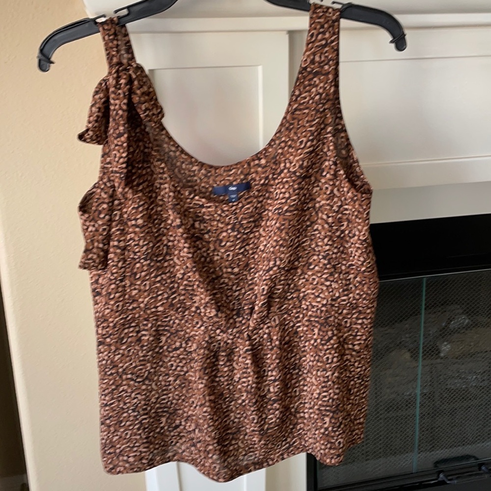 Gap ladies cheetah top.